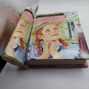 Vintage "Anne of Green Gabels" Hard Cover Small Edition Book w/Cover Sleeve 1994
